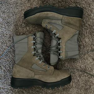 Belleville Vibram Goretex Women's Combat
Boots
basically brand new